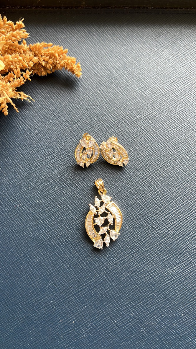 Pallavi Diamond Pendant Set