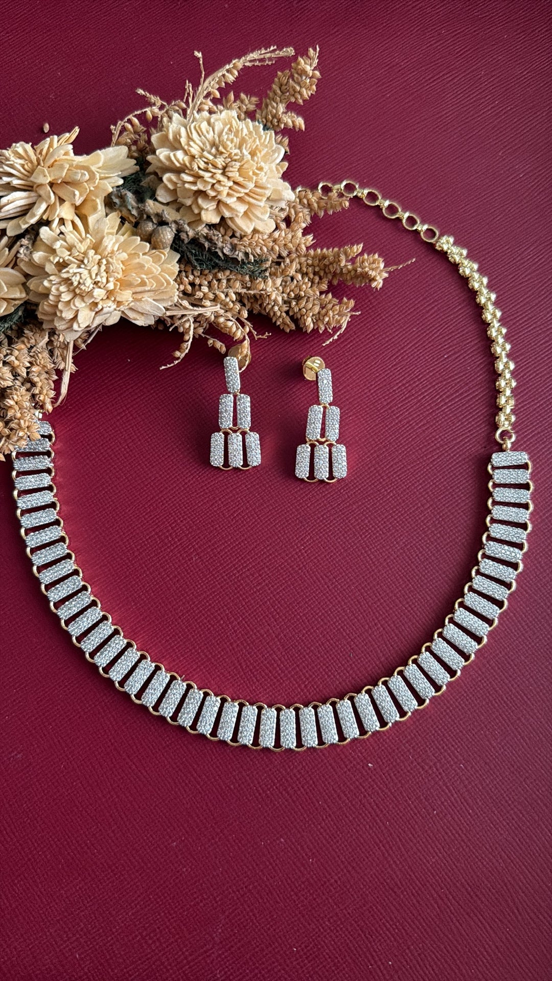 Saloni Diamond Necklace Set
