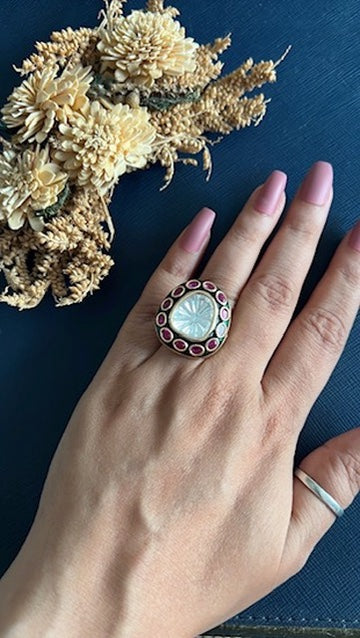 Noorvi Kundan Ring