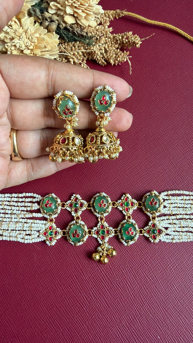 Layla Pachi Kundan Choket Set
