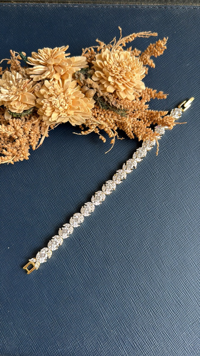 bracelet set for women
kundan bracelet
tennis bracelet
bracelets