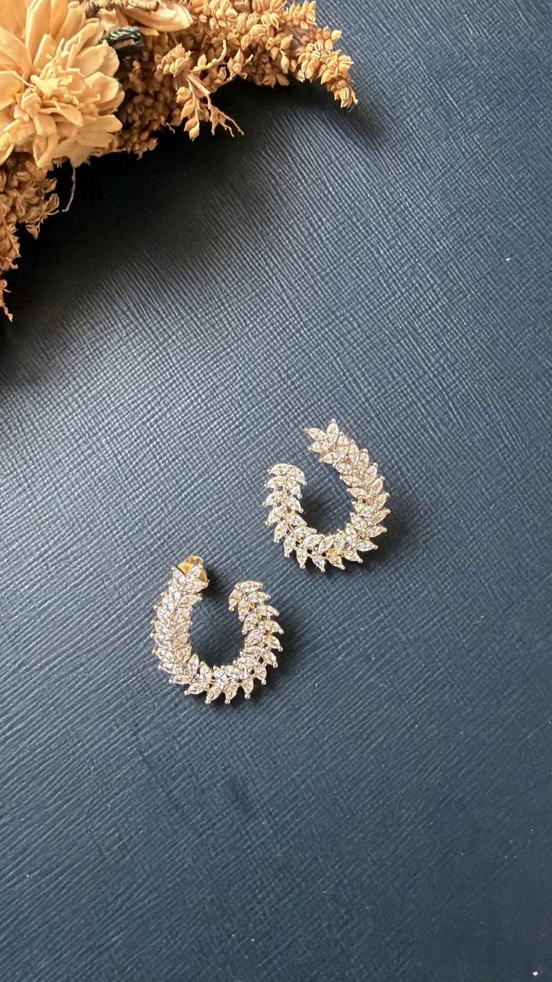 ear studs for women
ladies stud earrings
stud earrings