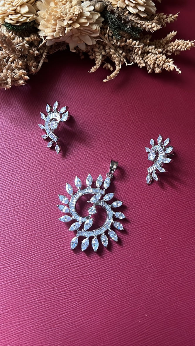 Gold-tone pendant set from Hema Collections