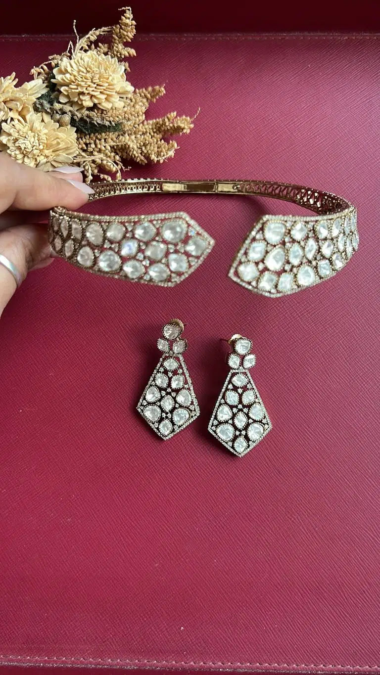 Royal Kundan Hasli Set