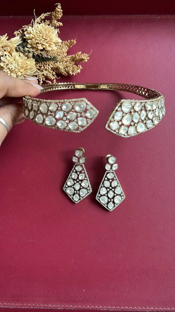 Royal Kundan Hasli Set