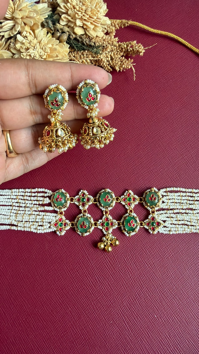 Layla Pachi Kundan Choket Set