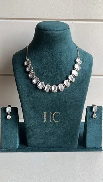 Oval Kundan Necklace Set