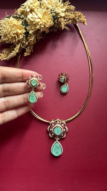 Swara Kundan Hasli Set