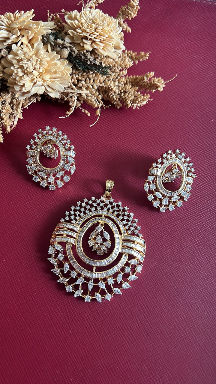 Ikshita Diamond Pendant Set