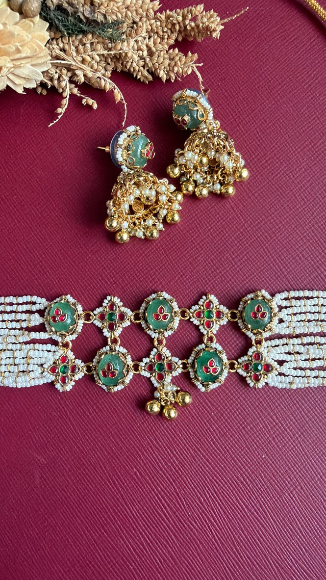Layla Pachi Kundan Choket Set