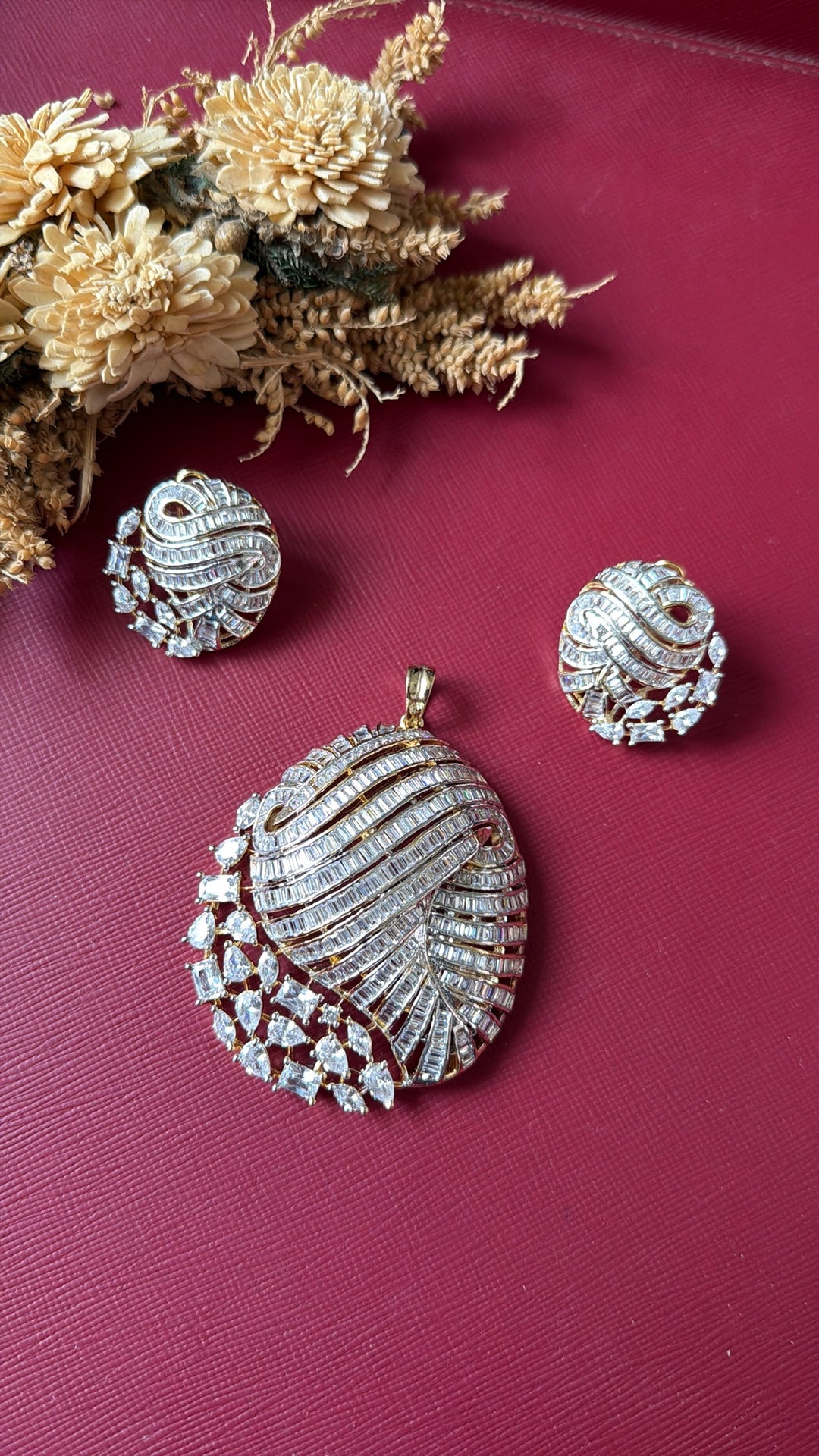 Samaira Diamond Pendant Set