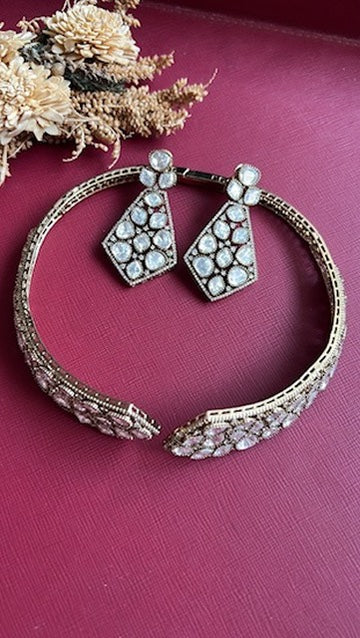 Royal Kundan Hasli Set