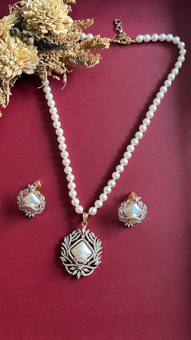 Eshwari Pearl Pendant Set