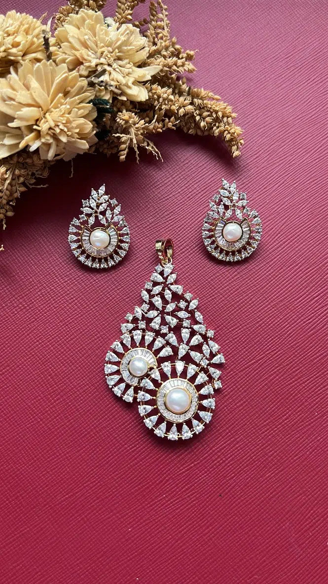 Kaashi Diamond Pendant Set