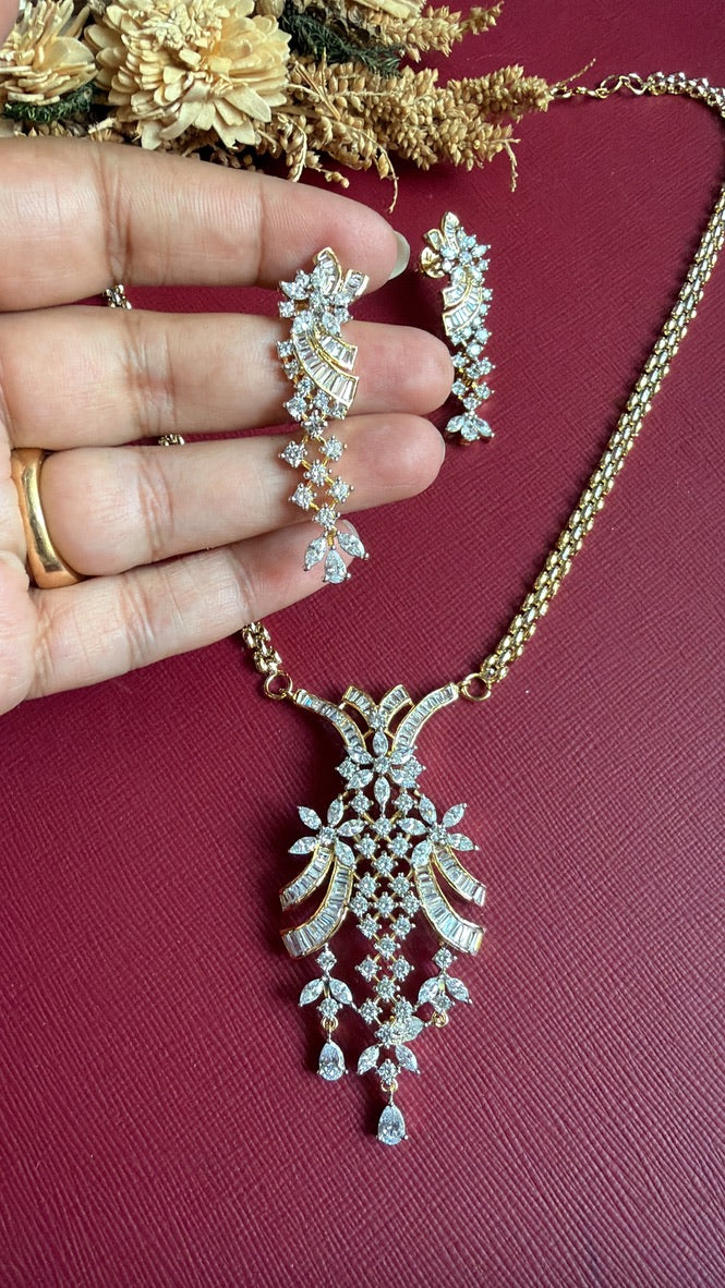Sofia Diamond Pendant Set