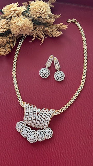 Manavi Diamond Pendant Set