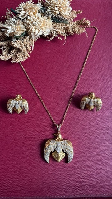 Egale Pendant Set
