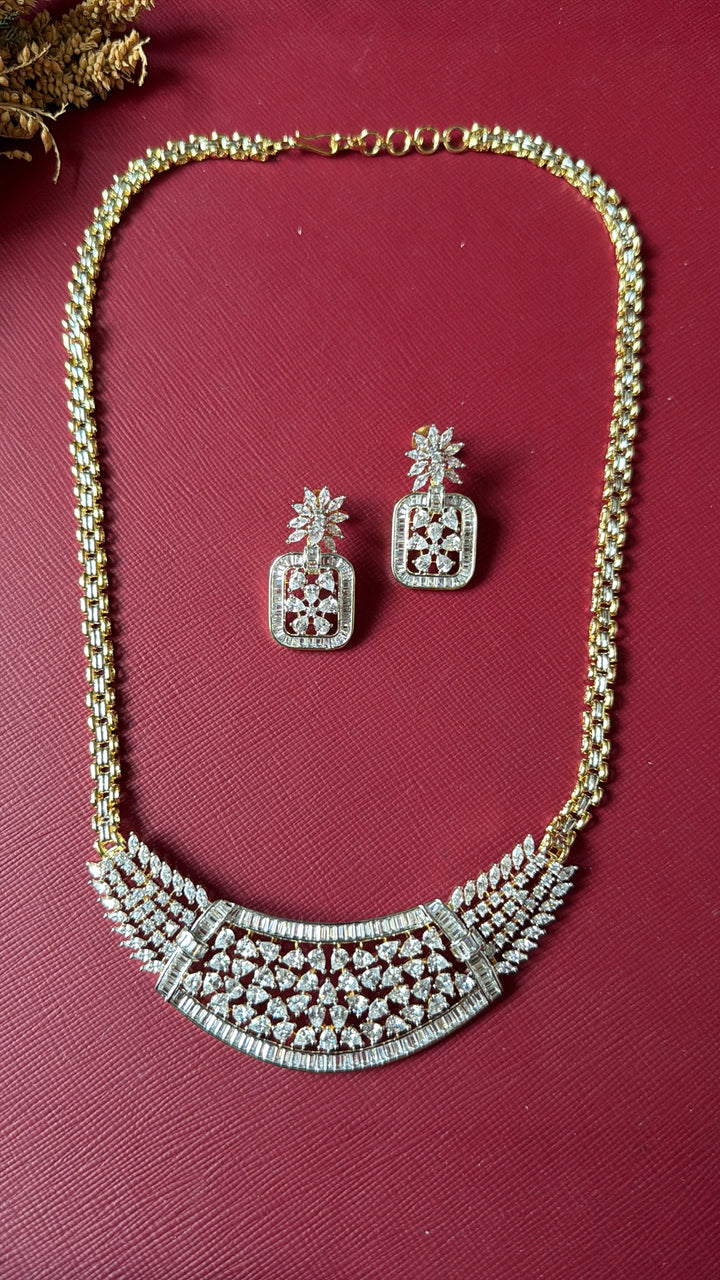 diamond pendant
pendant design
pendant and earrings