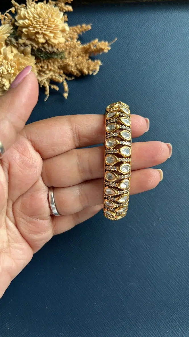 Manavi Kundan Bracelet