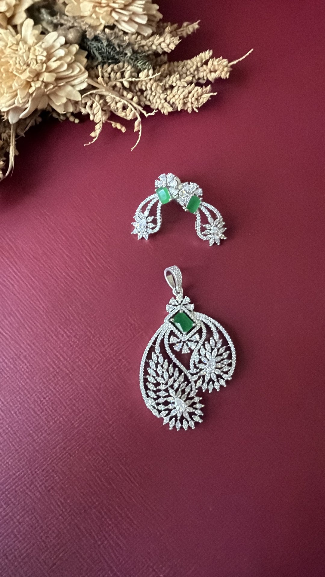 Bhuvi Pendant Set