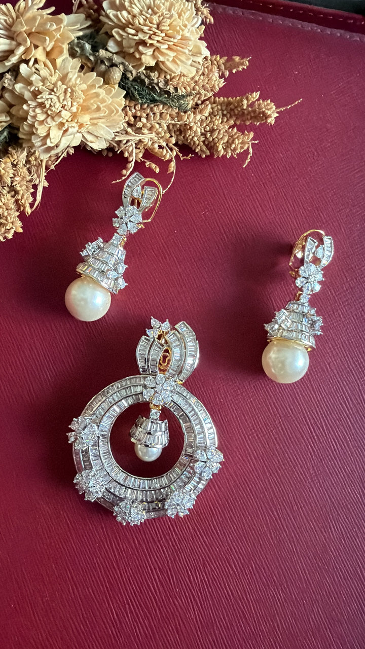 Veya Diamond Pendant Set