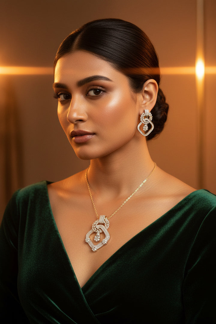 Triveni Pendant Set