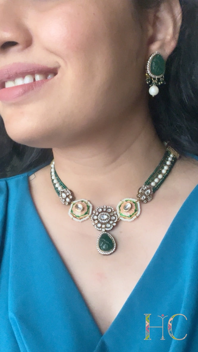 Curving Stone Fusion Choker Set
