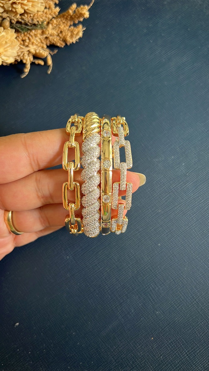 Samyra Diamond Bracelet -Golden