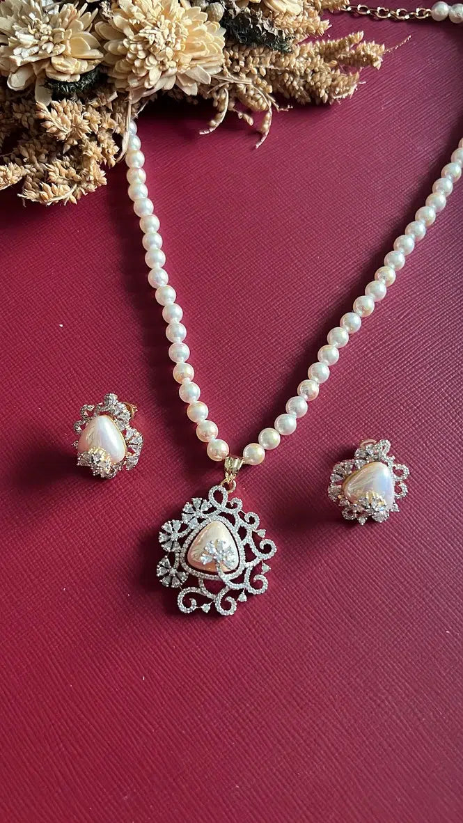 Hritika Pearl Pendant Set