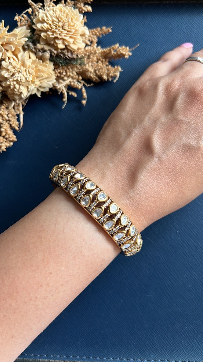 Manavi Kundan Bracelet