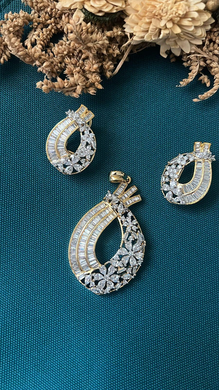 Vismaya Diamond Pendant Set