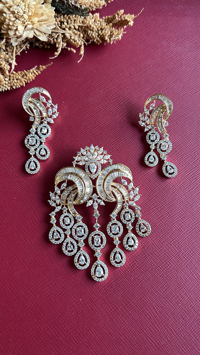 Tuhina Diamond Pendant Set - White
