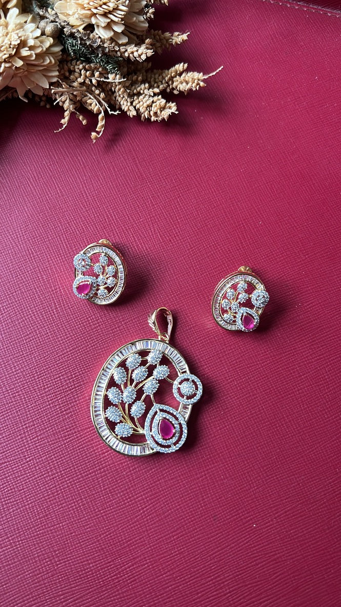 Nia Diamond Pendant Set