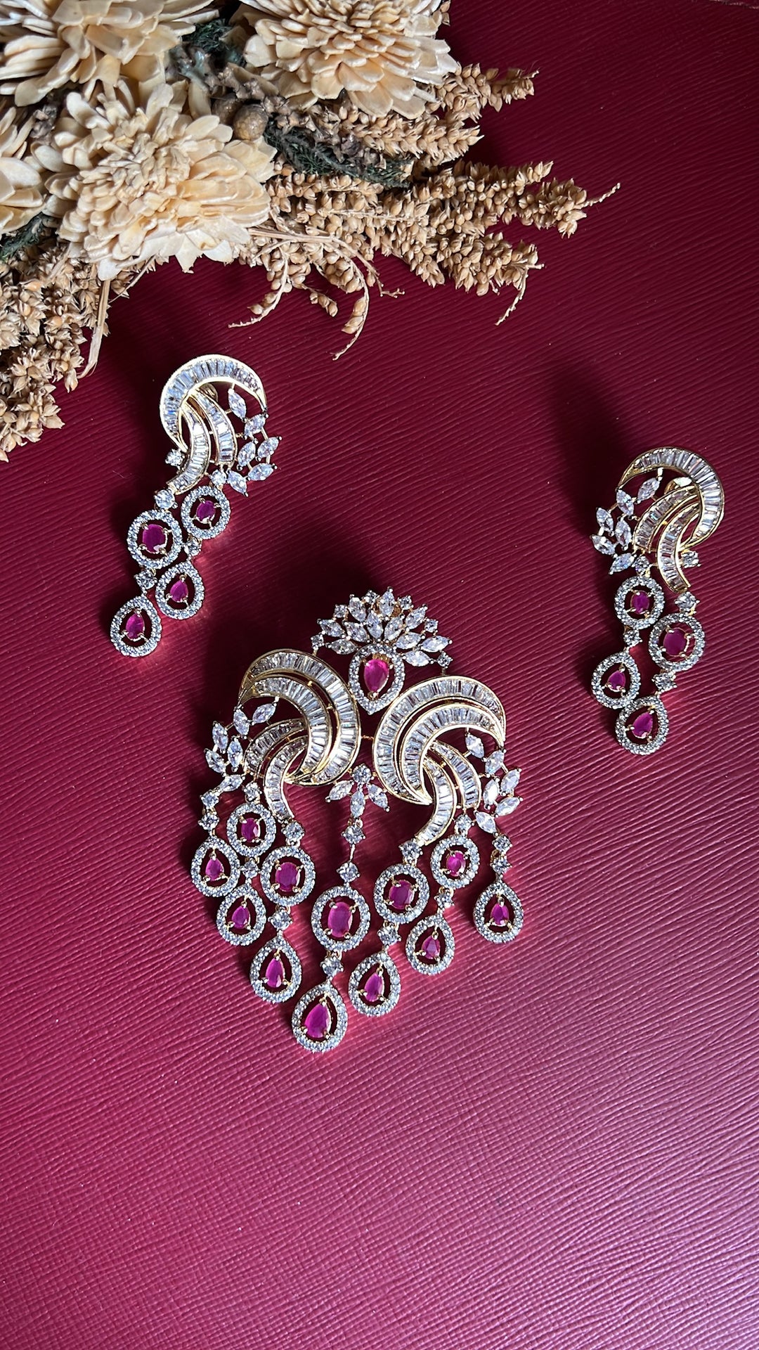 Tuhina Diamond Pendant Set