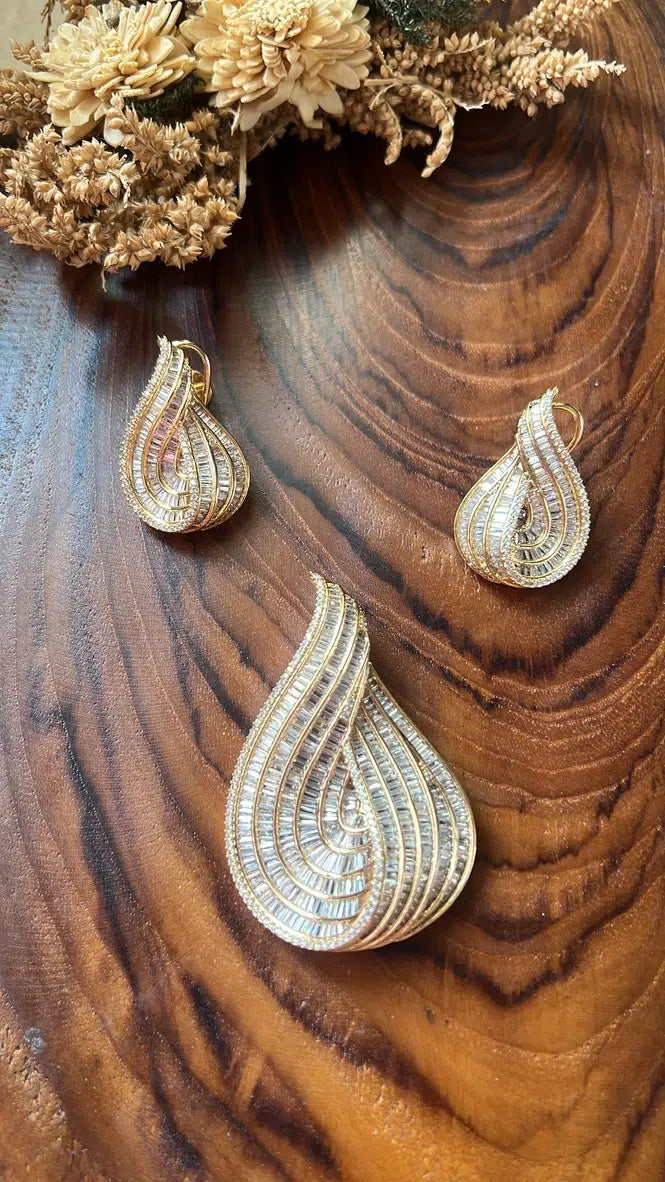Paridhi Diamond Pendant Set