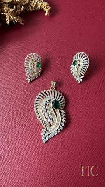 Priya Emerald Diamond Pendant Set