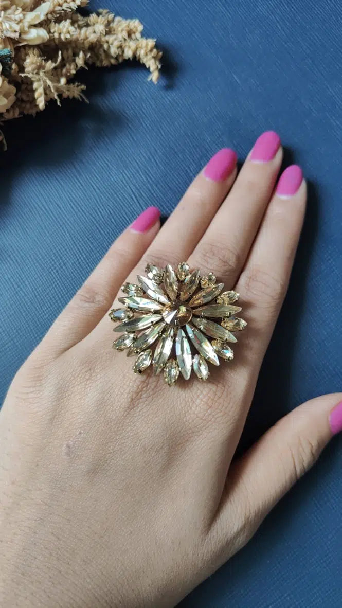 Liza Cocktail Ring - Golden