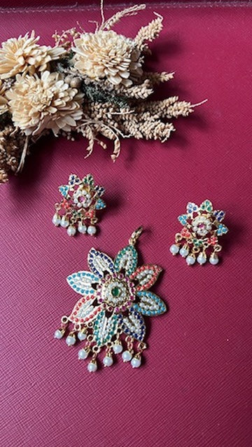 Madhushree Jadau Pendant Set