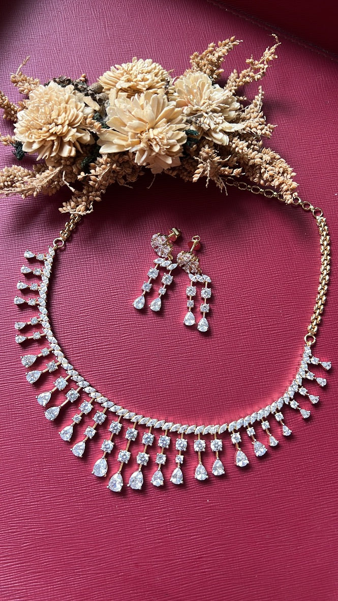 Meenkashi Diamond Necklace Set