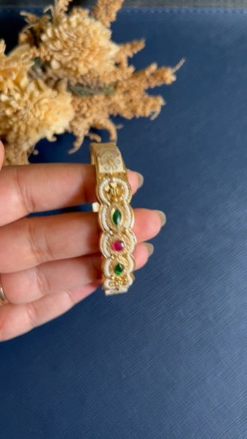Iraaya Kundan Bracelet