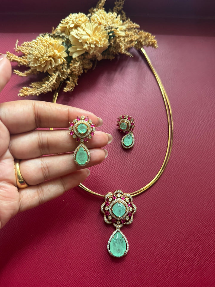 Swara Kundan Hasli Set