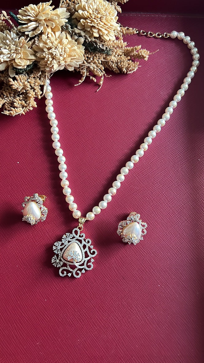 Hritika Pearl Pendant Set