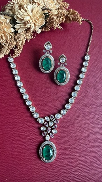 Nihira Kundan Necklace Set