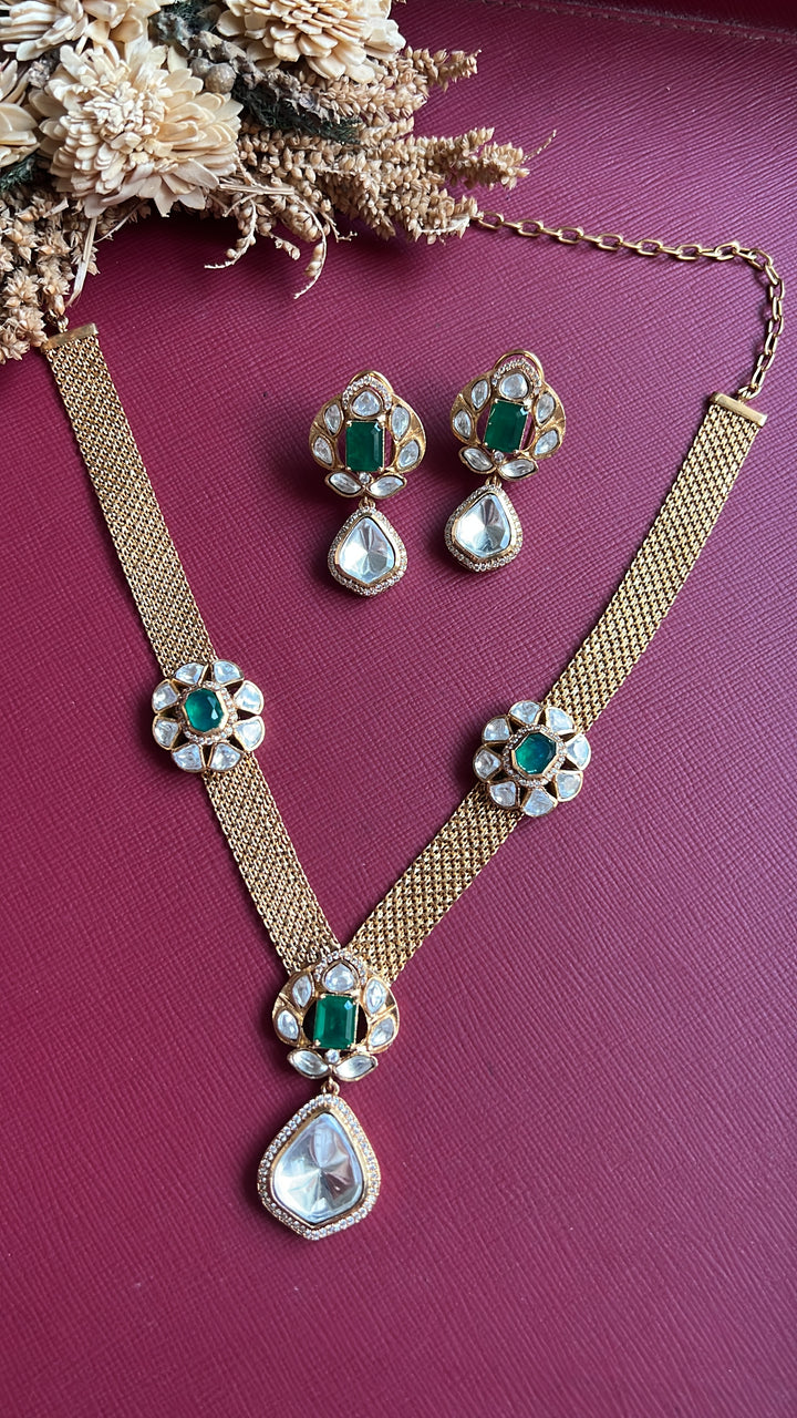 Vamika Kundan Necklace Set