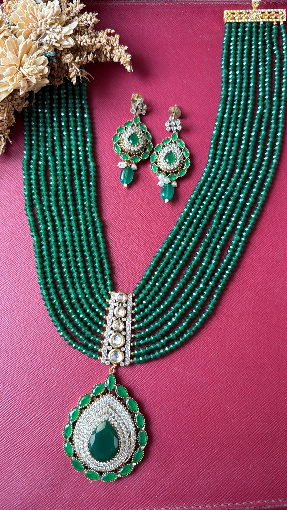 gold collections
luxury jewellery
women's necklace designs
