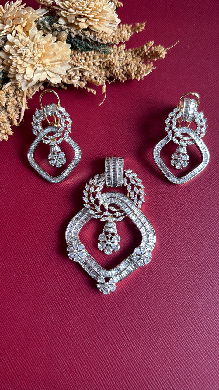 Triveni Pendant Set