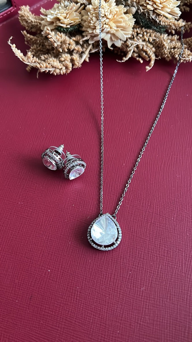 Kundan Pendant Set