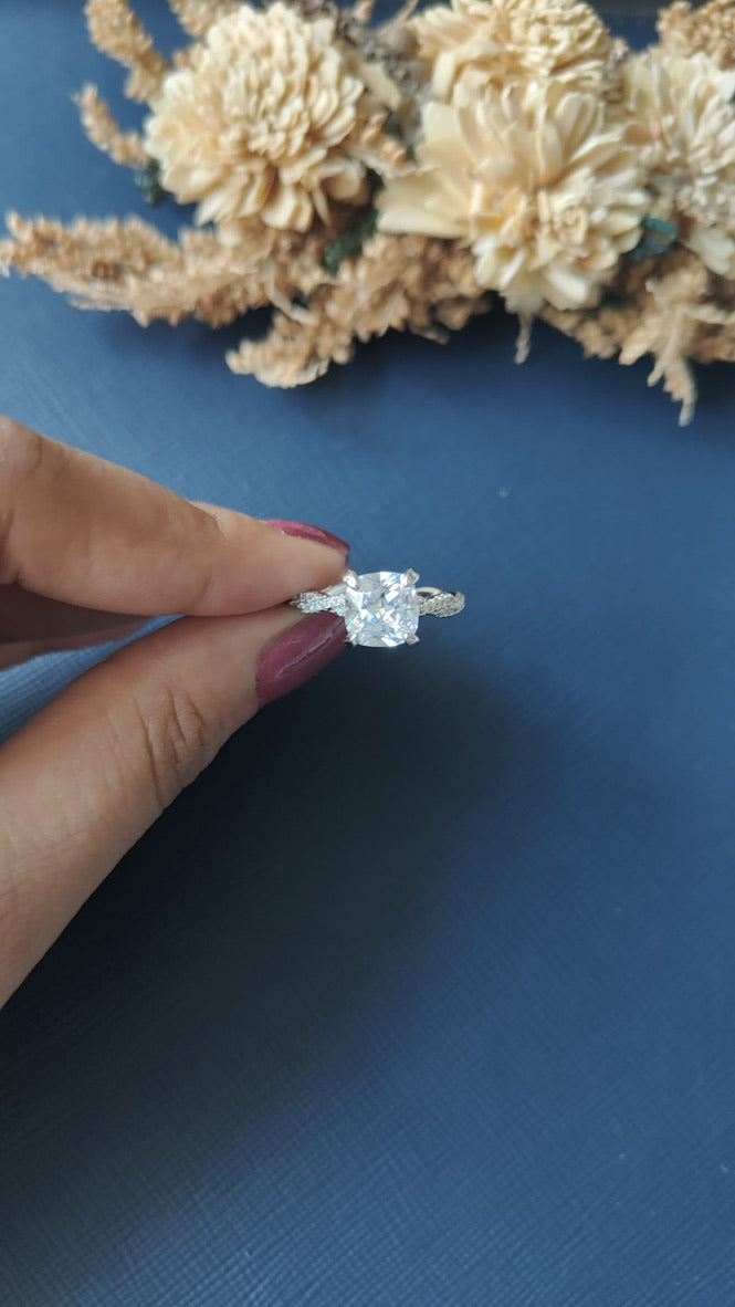 Niti Diamond Ring