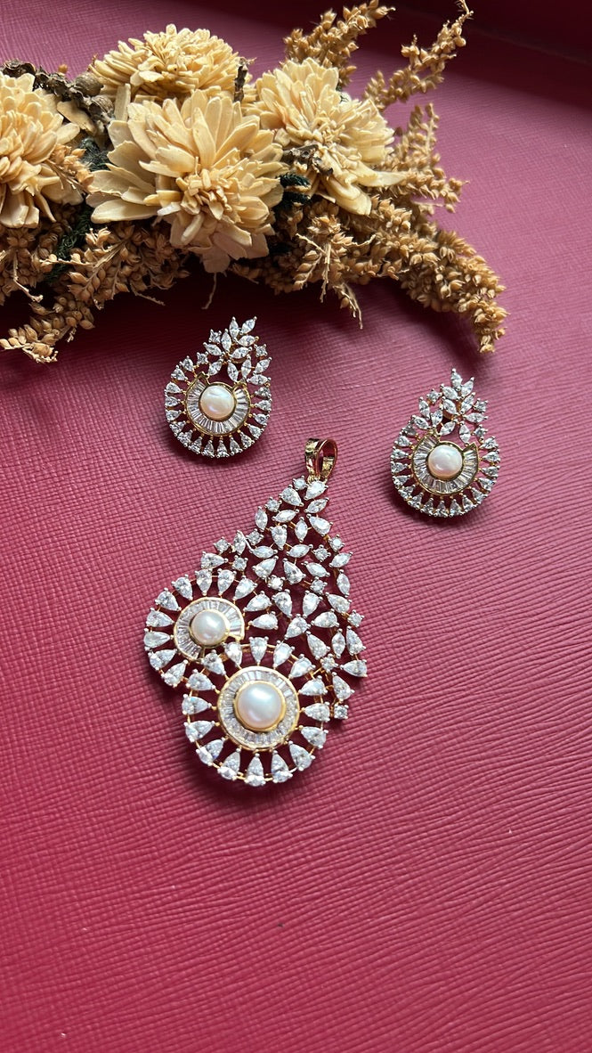 Kaashi Diamond Pendant Set