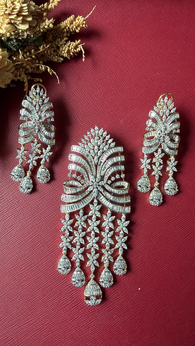 Ganga Jamuna dual polish pendant with white and gold tones